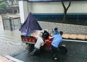 ������Զ���Ⱥ�ڱ���  ���ֹ����񸨾�ۏˮ���н�����Ԯ