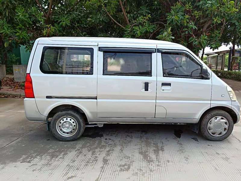 转让五菱荣光面包车2013年车车况良好钣金靓 看上的私聊