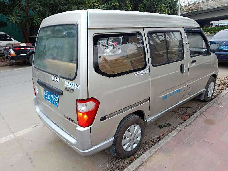 五菱麵包車現低價轉讓2011年車 車況良好 有意者聯繫.