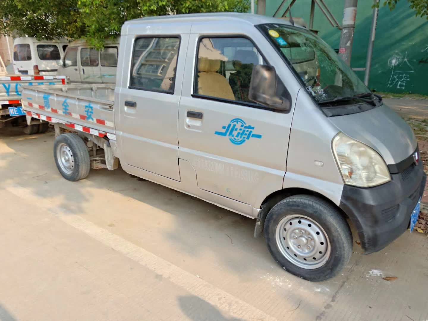 五菱雙排貨車2013年車車況好鈑金靚有意者聯繫