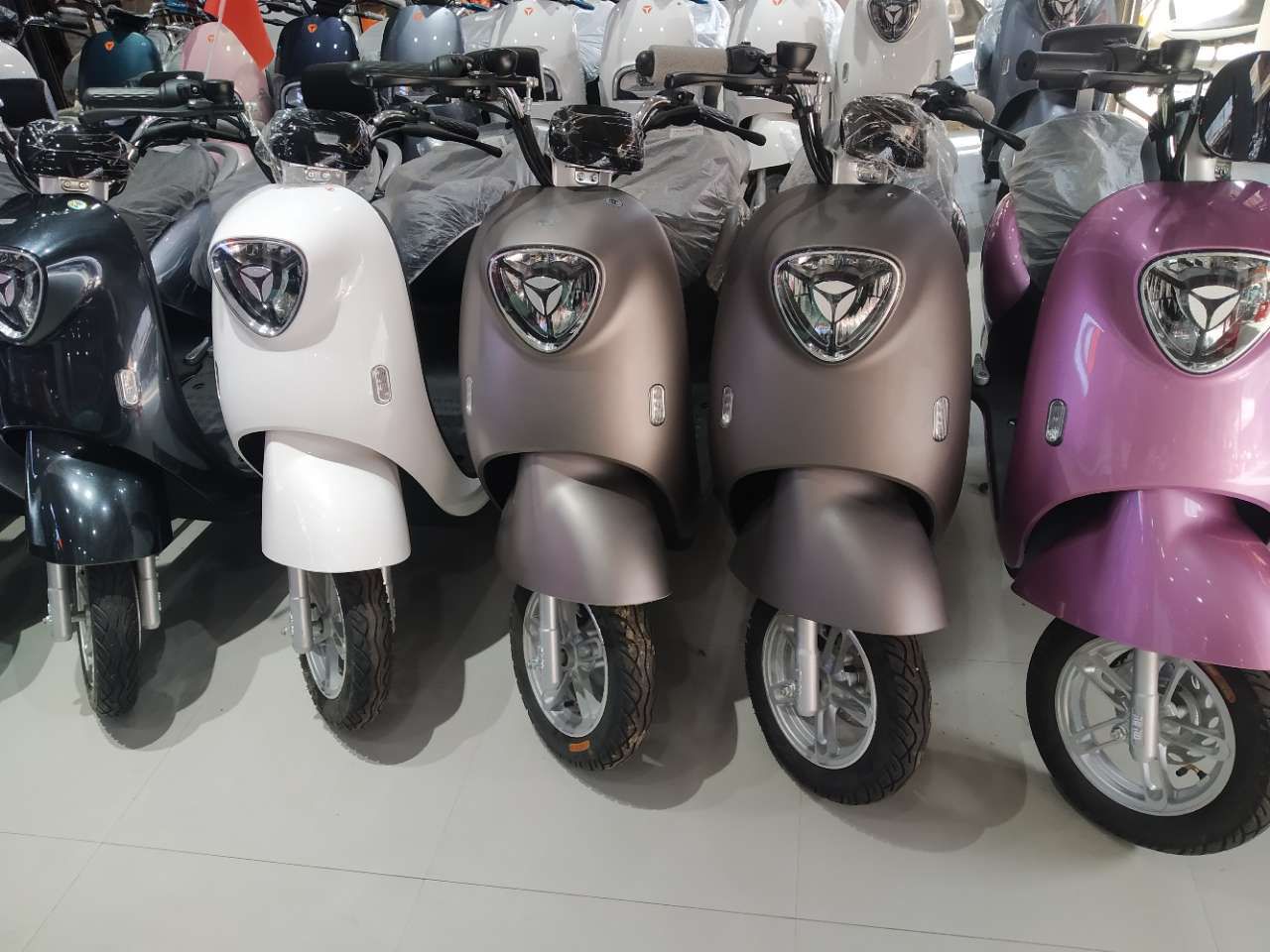 党江市场内:雅迪电动车全球销量遥遥领先 摩托/电动车 合浦123