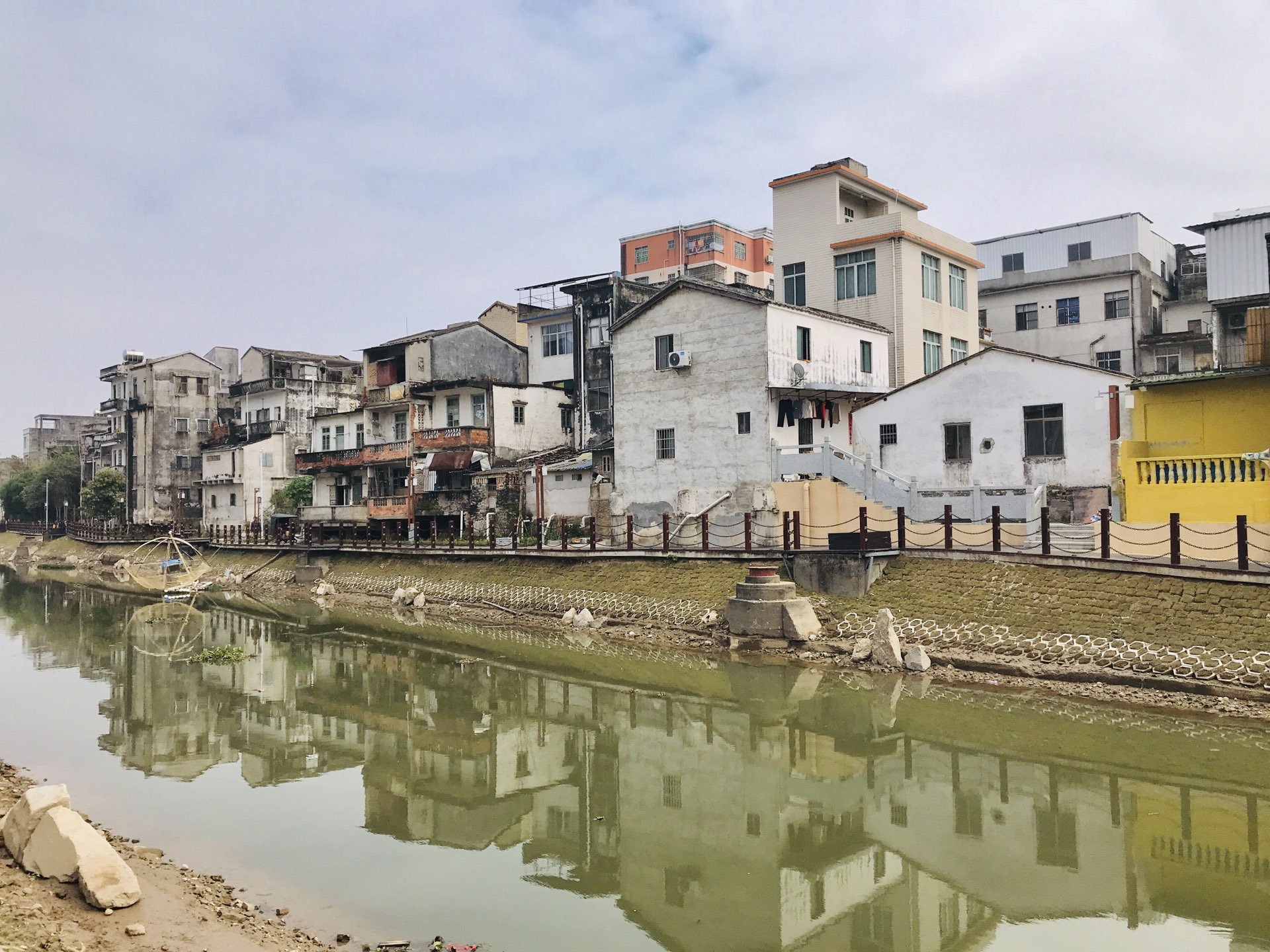 合浦西门江一江两岸夜景又现新亮点还珠桥亮起灯光秀