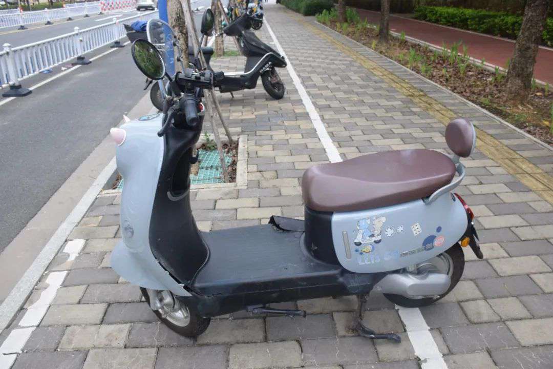 ·綯ͻȻײʲô?