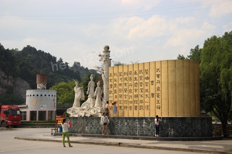 Ƭ 075.jpg