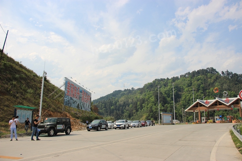 Ƭ 058.jpg