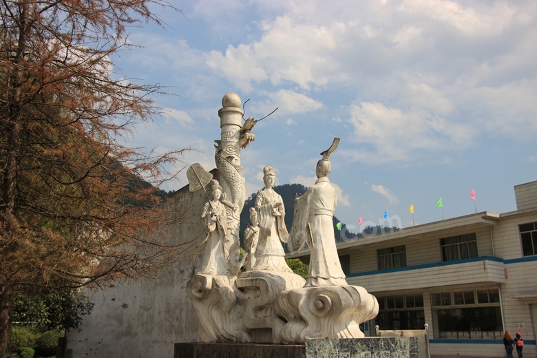 Ƭ 073.jpg