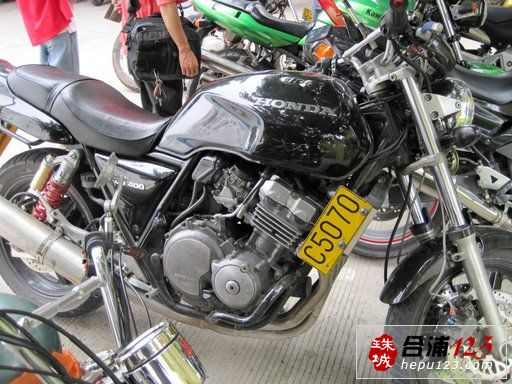 Ƭ 060.jpg